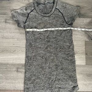 Lululemon tee
